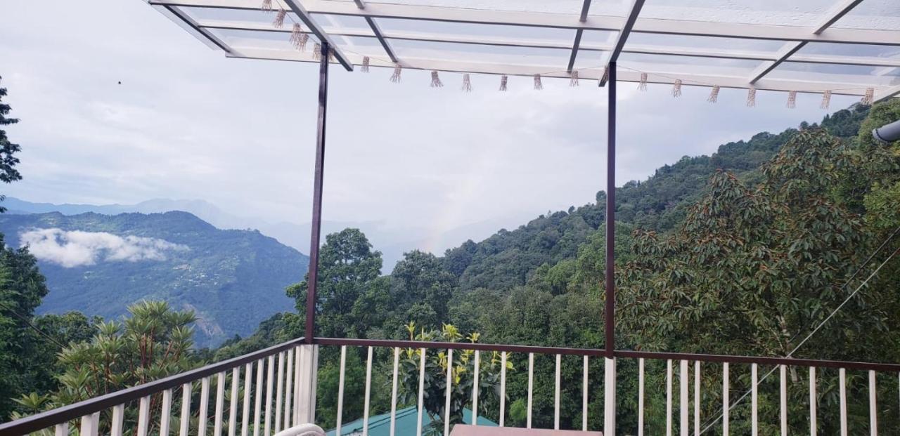The Nettle And Fern Farmstay Pelling Bagian luar foto