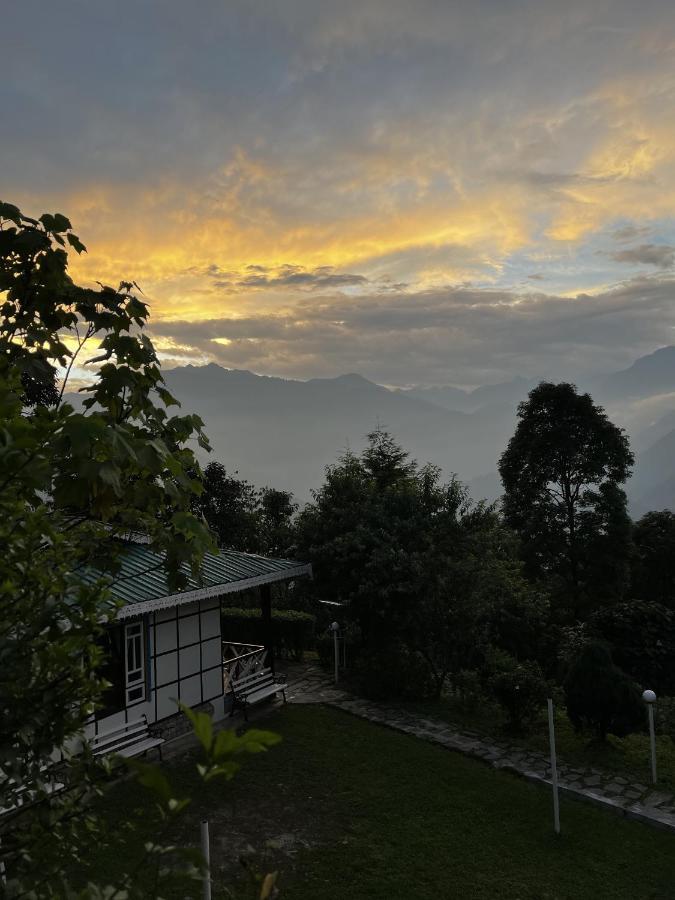 The Nettle And Fern Farmstay Pelling Bagian luar foto