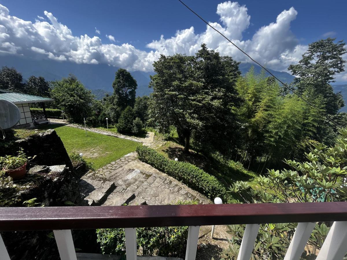 The Nettle And Fern Farmstay Pelling Bagian luar foto